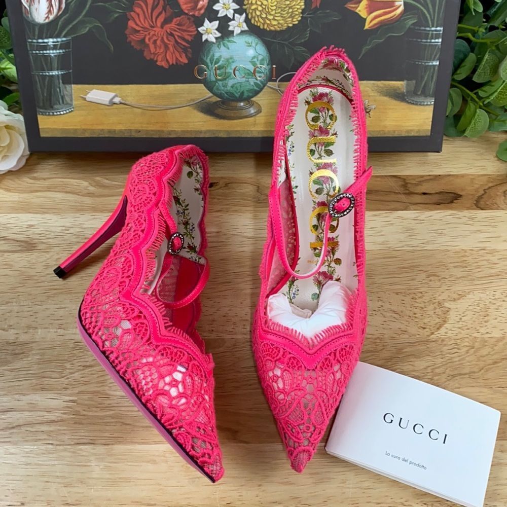 GUCCI Pink Lace Mary Jane Crystal Buckle Pumps